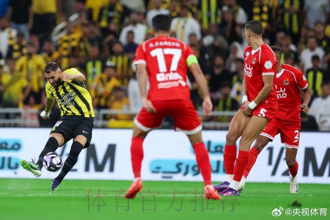 重逢! 吉达联合官方:本泽马将赴马德里检查伤情 重逢! 吉达联合官方:本泽马将赴马德里检查伤情